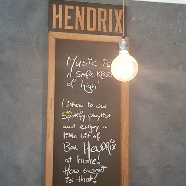 Снимок сделан в Hendrix Bar &amp; Restaurant пользователем George B. 7/24/2017