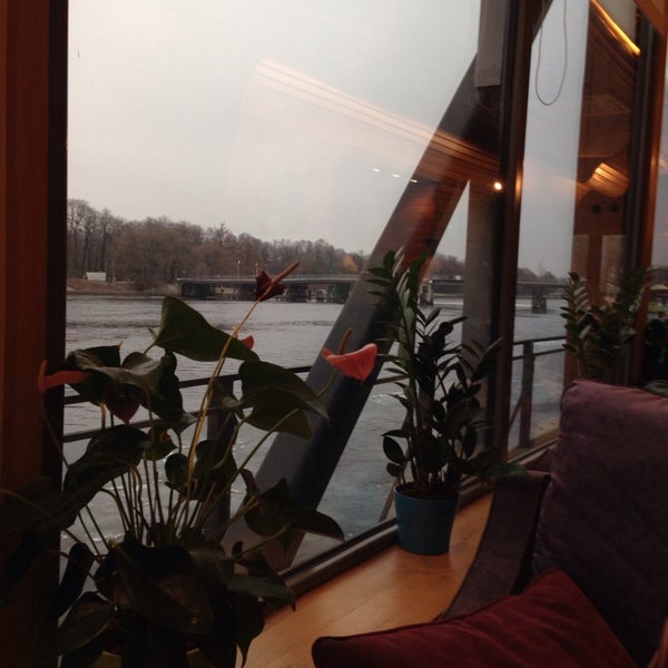 Das Foto wurde bei Ресторан «Елагин» von Anna L. am 11/30/2014 aufgenommen