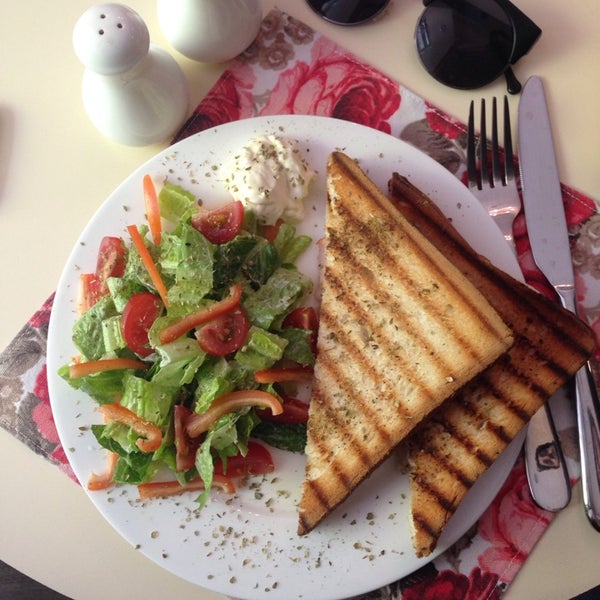 So tasty ham&cheese toast with fresh salad 😊