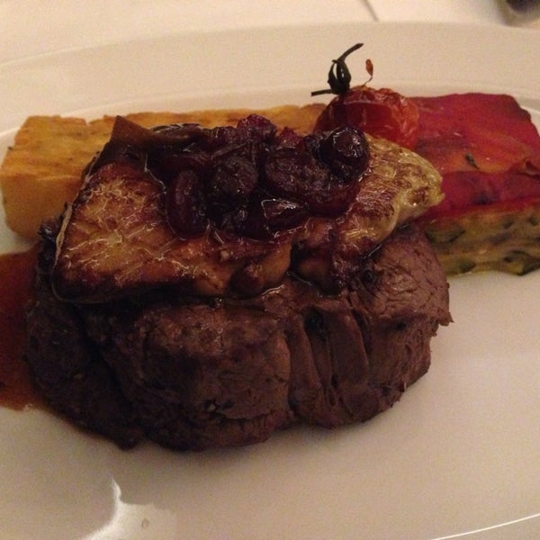 Das Foto wurde bei The Beef Steakhouse &amp; Bar von Luis Mariano V. am 12/31/2013 aufgenommen