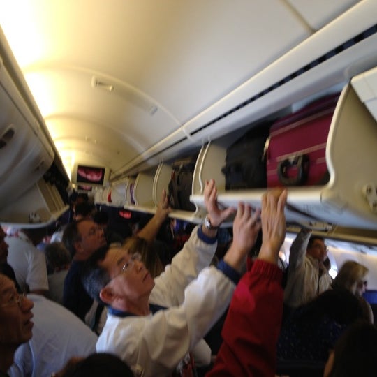 10/7/2012 tarihinde Andy B.ziyaretçi tarafından USO Hawaii&#39;s Airport Center'de çekilen fotoğraf