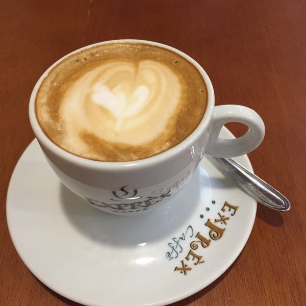 7/21/2017 tarihinde Leila T.ziyaretçi tarafından Exprèx Caffè'de çekilen fotoğraf