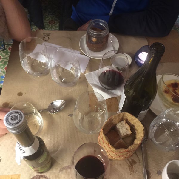 5/15/2015에 Bugi L.님이 ignacio vinos e ibéricos에서 찍은 사진