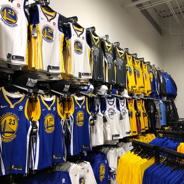 Warriors merchandise store opens at San Francisco's Westfield mall