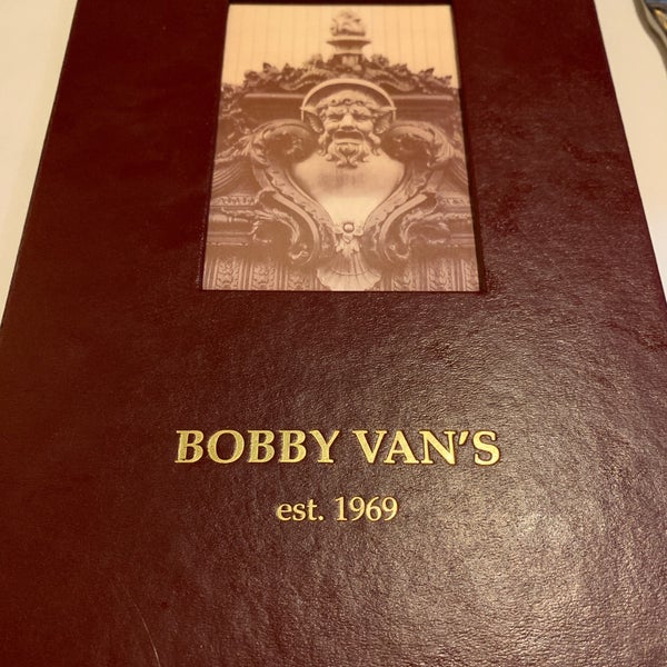 Foto tirada no(a) Bobby Van&#39;s por Mike G. em 6/29/2019
