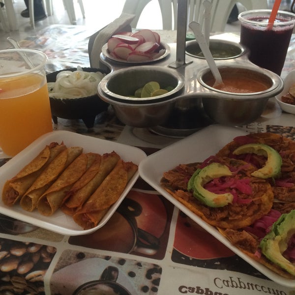 Photo taken at Taquería &quot;El Cheff&quot; by mrko on 5/21/2015