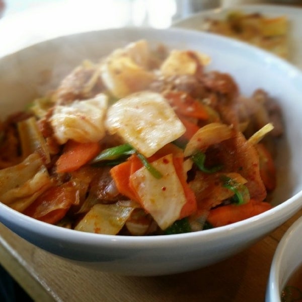 รูปภาพถ่ายที่ Chili &amp; Sesame Korean Kitchen โดย Long T. เมื่อ 4/25/2014