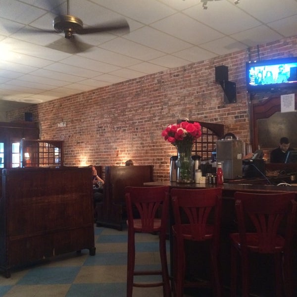 5/10/2014 tarihinde Elizabeth T.ziyaretçi tarafından Carolina Coffee Shop'de çekilen fotoğraf