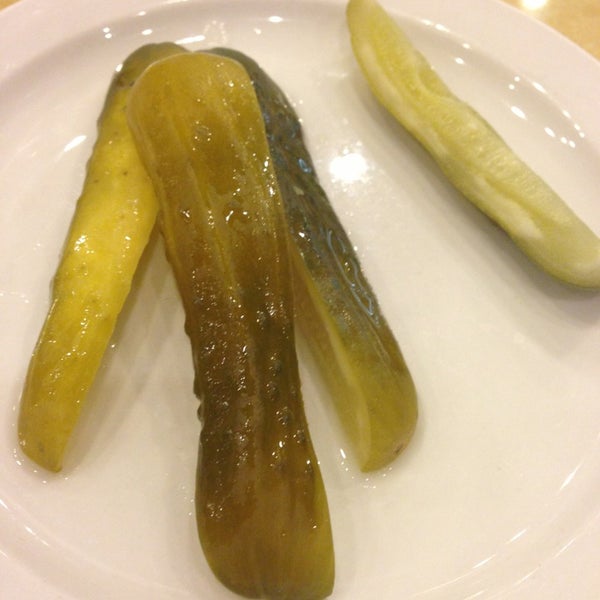 Снимок сделан в Pickles-Deli &amp; Restaurant пользователем Shaelyn 5/20/2013