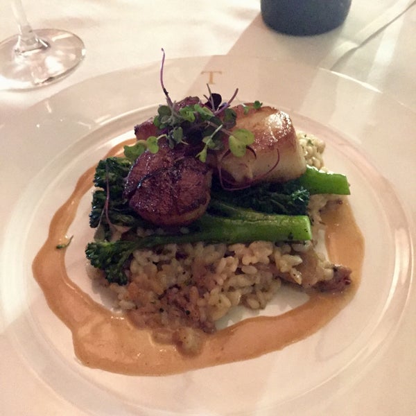 Diver scallops were cooked perfectly and served over risotto. Great service!