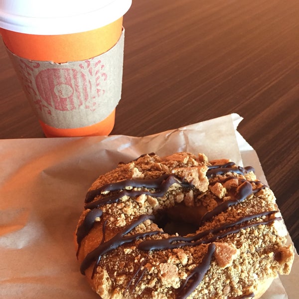 Foto scattata a Sugar Shack Donuts &amp; Coffee da Bobby il 5/26/2017