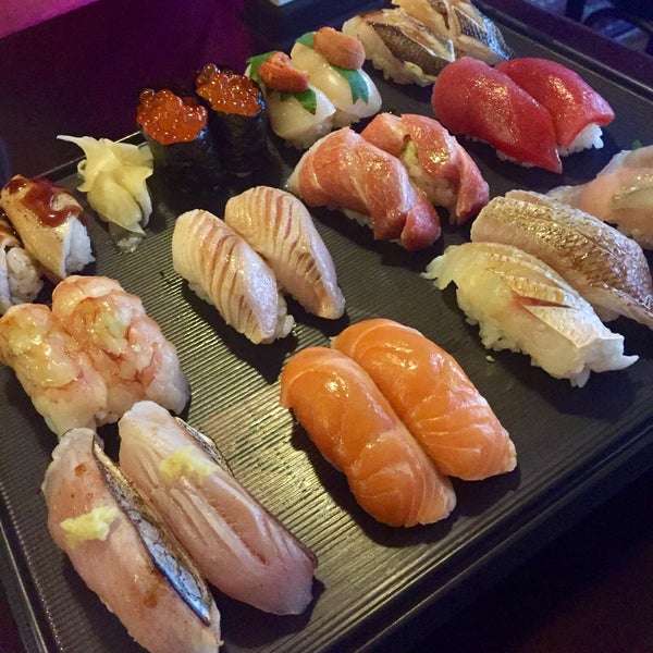 Foto diambil di Sushi Capitol oleh Bobby pada 11/22/2017