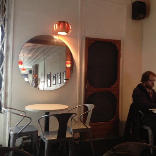 12/18/2012 tarihinde sharilynziyaretçi tarafından Boulevard Cafe'de çekilen fotoğraf