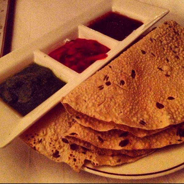 Снимок сделан в Chola Eclectic Indian Cuisine пользователем Valerie S. 1/17/2013