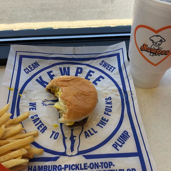 รูปภาพถ่ายที่ Kewpee Hamburgers โดย Tony B. เมื่อ 8/5/2019