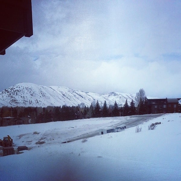 Photo taken at Snow King Ski Area and Mountain Resort by Artigiano G. on 2/13/2014