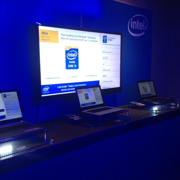 Photo prise au #IntelNYC Intel Experience Store par Patrick G. le11/23/2013