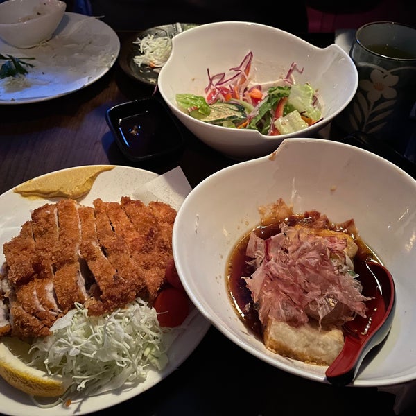 Photo taken at Ryoko&#39;s Japanese Restaurant &amp; Bar by melleemel on 10/29/2021