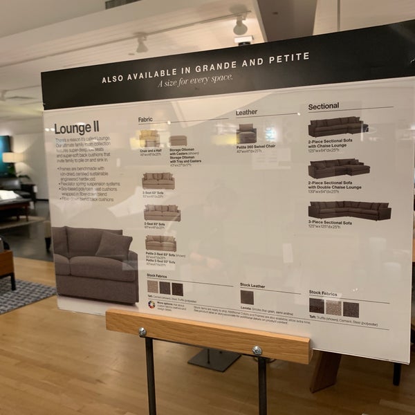 Photo taken at Crate &amp; Barrel by melleemel on 5/5/2019