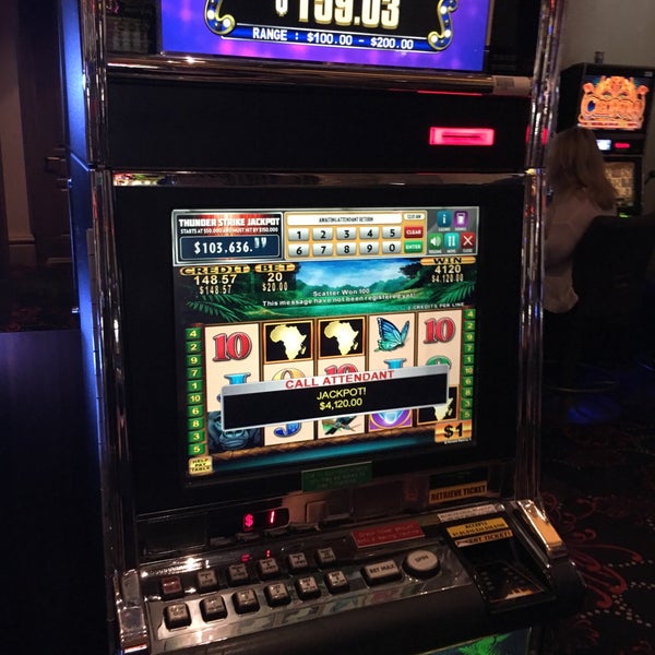 รูปภาพถ่ายที่ Thunder Valley Casino Resort โดย Nikki เมื่อ 7/15/2017