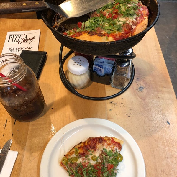8/7/2018 tarihinde June P.ziyaretçi tarafından Pizz&#39;a Chicago'de çekilen fotoğraf