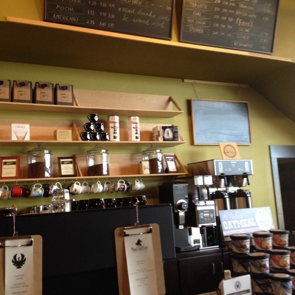 Foto diambil di The Palace Coffee Company oleh BrianG M. pada 4/25/2014