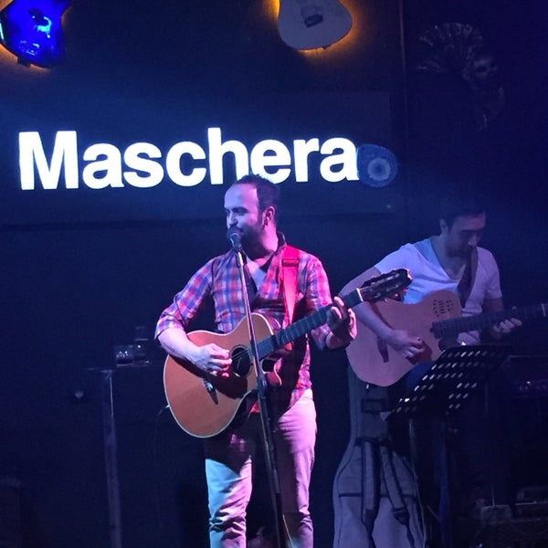 Foto diambil di Maschera Efes Beer Cafe &amp; Bistro oleh şeyda c. pada 5/24/2017