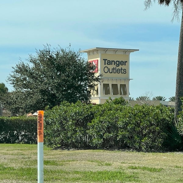 รูปภาพถ่ายที่ Tanger Outlet Houston โดย ... เมื่อ 1/27/2021