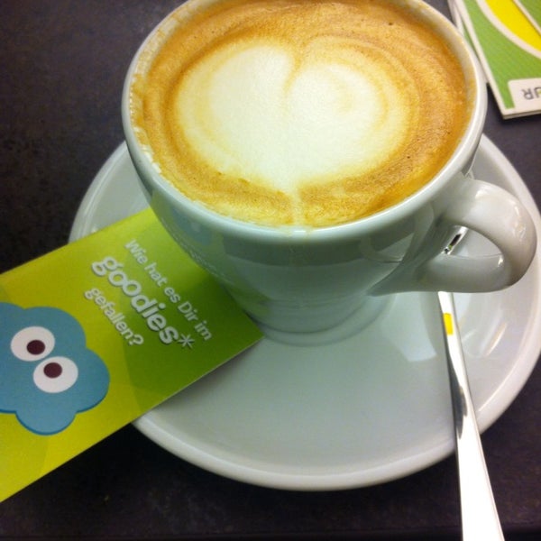 Und noch etwas... Der Cappuccino dort ist super cremig und unwiderstehlich. #i💚goodies #vegan #cafe #leipzig #bio #fairtrade