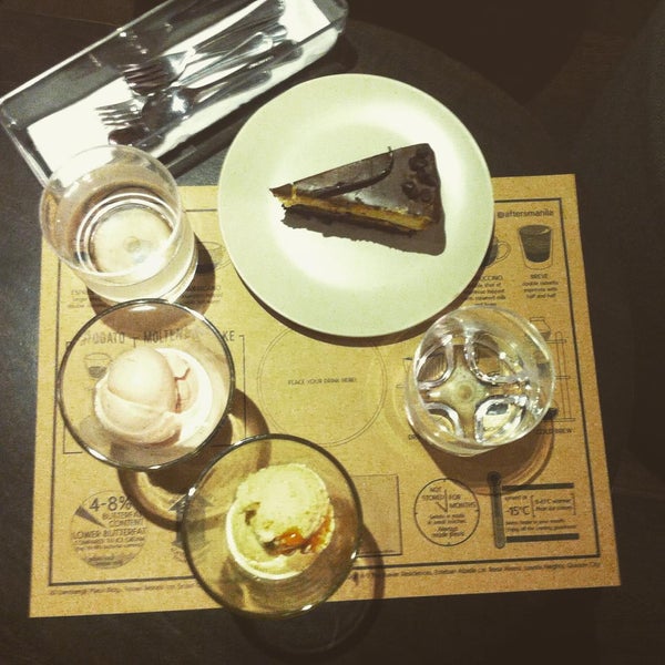 7/27/2015 tarihinde byronziyaretçi tarafından Afters Espresso &amp; Desserts'de çekilen fotoğraf