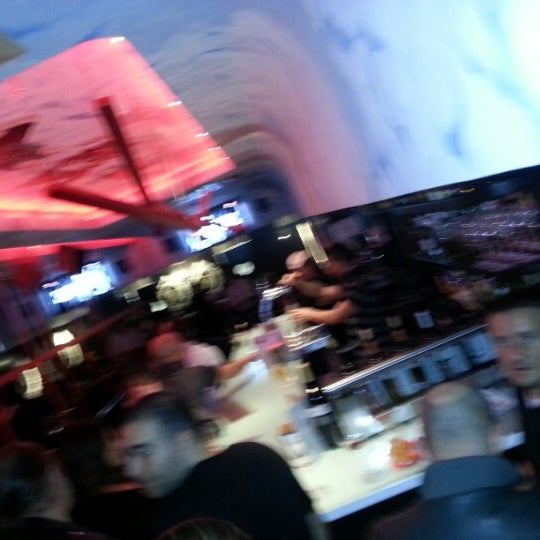 รูปภาพถ่ายที่ Martirio&#39;s Bar โดย Álvaro D. เมื่อ 11/16/2012