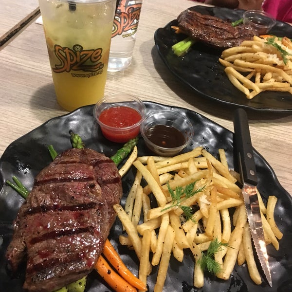 รูปภาพถ่ายที่ Spize โดย Yumi เมื่อ 1/20/2018