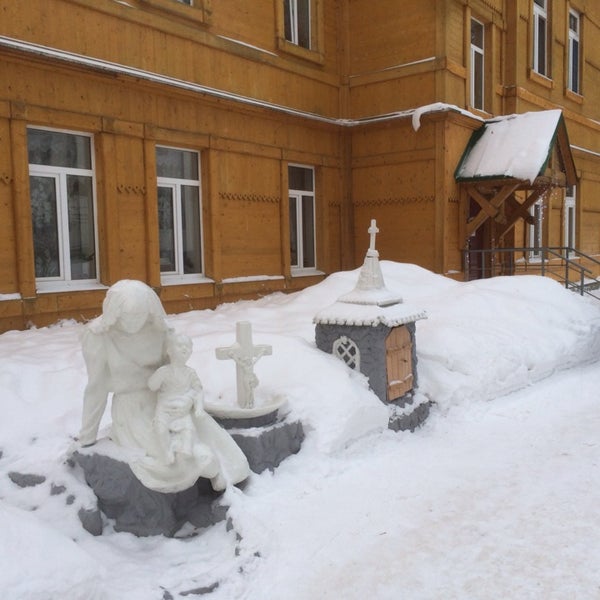 Храм у аптеки Владимир
