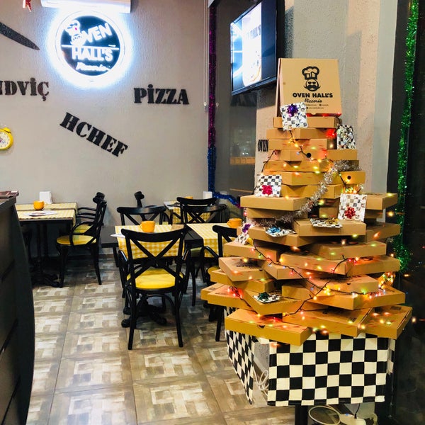 12/30/2018 tarihinde Simge S.ziyaretçi tarafından Oven Halls Pizzeria'de çekilen fotoğraf