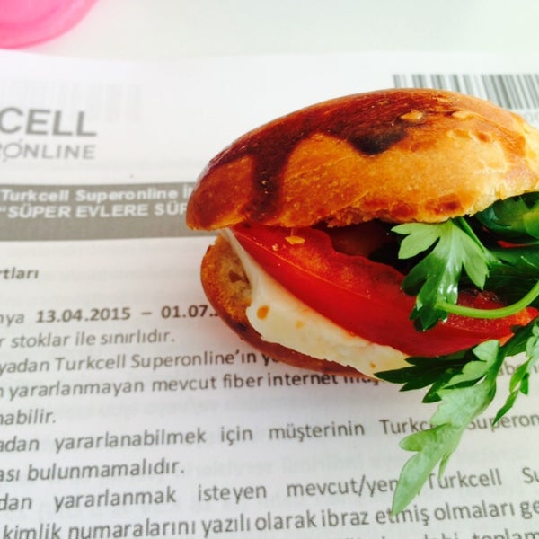 4/18/2015에 Selin B.님이 Özlem Elektronik I Turkcell Superonline에서 찍은 사진