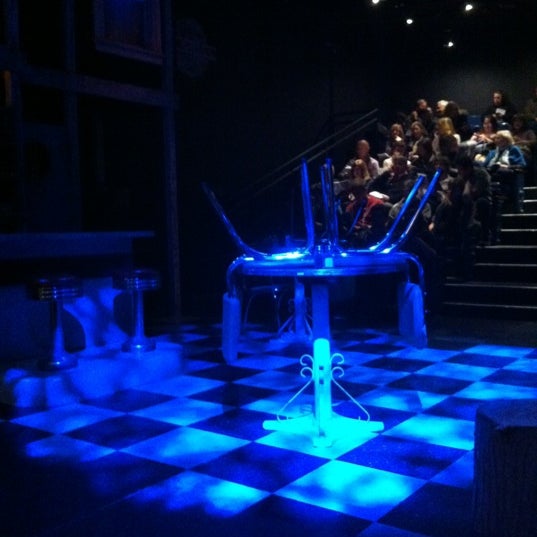 10/27/2012 tarihinde Stacy C.ziyaretçi tarafından Pacific Theatre'de çekilen fotoğraf