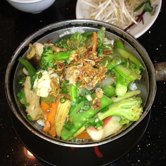 10/19/2012 tarihinde Michelle P.ziyaretçi tarafından Pho Hoa Restaurant'de çekilen fotoğraf