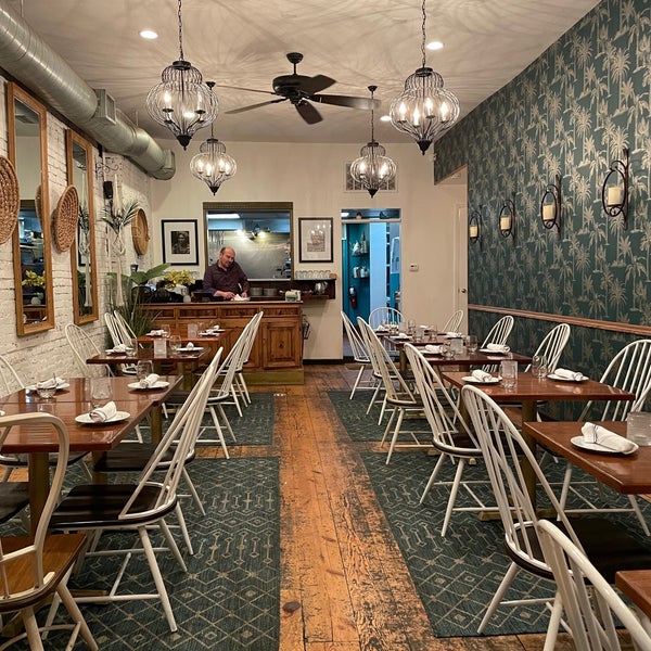 Foto diambil di Fob Restaurant oleh Caitlin S. pada 2/2/2022