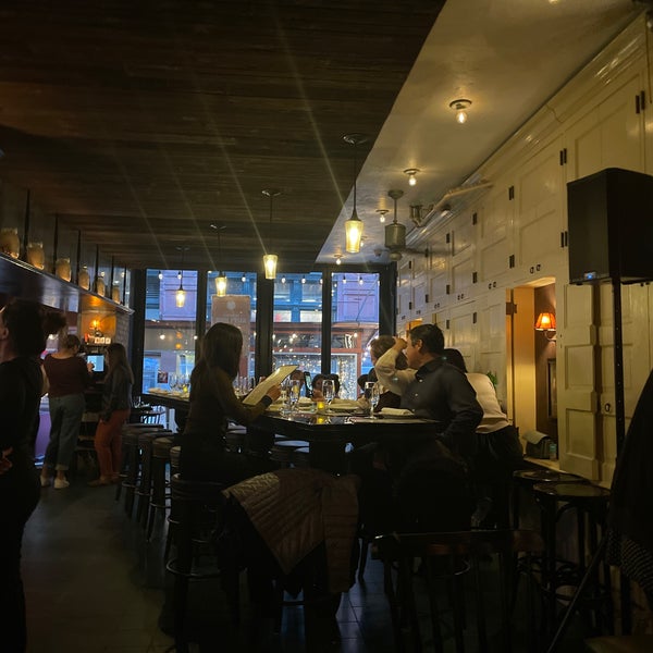 3/15/2022 tarihinde Caitlin S.ziyaretçi tarafından Socarrat Paella Bar'de çekilen fotoğraf