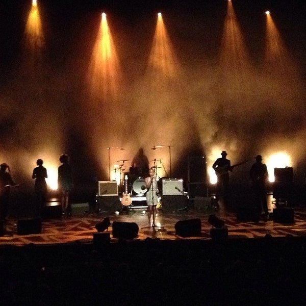 รูปภาพถ่ายที่ Le Rocher de Palmer โดย Bruno A. เมื่อ 4/4/2014