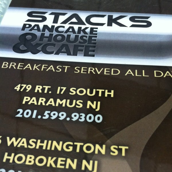 Photo prise au Stacks Pancake House &amp; Cafe par Joe B. le8/31/2013