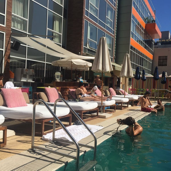 9/22/2016에 JM🍟님이 McCarren Hotel &amp; Pool에서 찍은 사진