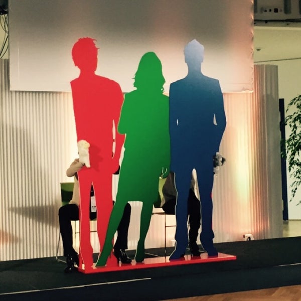 Калверт маркхэм презентация. Дата центр здание. Арена белл центр монреаль. I center am. Bell centre (монреаль, канада).