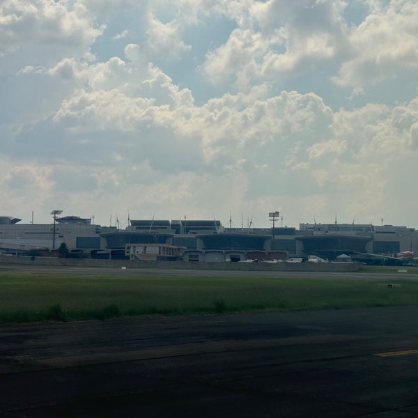 รูปภาพถ่ายที่ O. R. Tambo International Airport (JNB) โดย Gary K. เมื่อ 1/25/2024