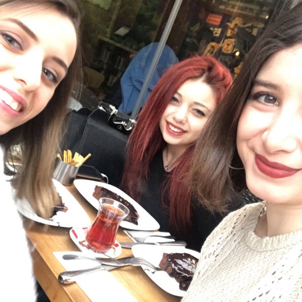 Das Foto wurde bei arkabahçe kafe | mutfak von Şeyda am 1/21/2018 aufgenommen
