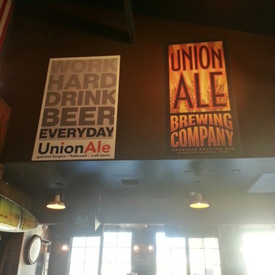 รูปภาพถ่ายที่ Union Ale โดย Ken F. เมื่อ 2/28/2013