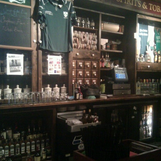 Снимок сделан в Skeptical Chymist Irish Restaurant &amp; Pub пользователем Ken F. 10/3/2012