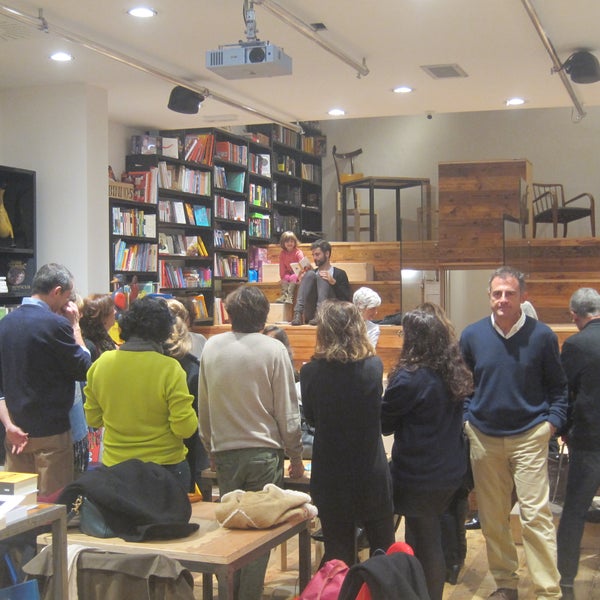 11/26/2014 tarihinde Todo Modo - libreria caffè teatroziyaretçi tarafından Todo Modo - libreria caffè teatro'de çekilen fotoğraf