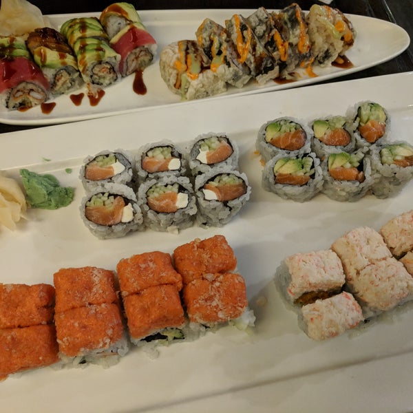 Foto scattata a Sushi Para 88 da Lisa C. il 2/22/2018