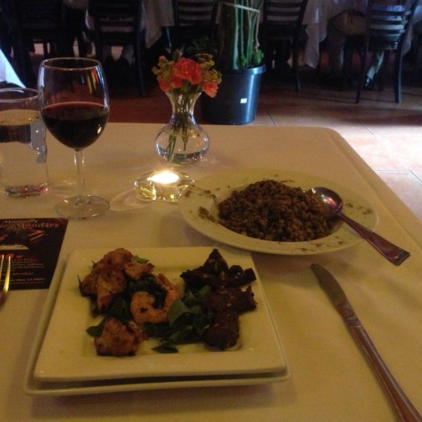 รูปภาพถ่ายที่ Morocco&#39;s Restaurant โดย Annie W. เมื่อ 7/12/2013